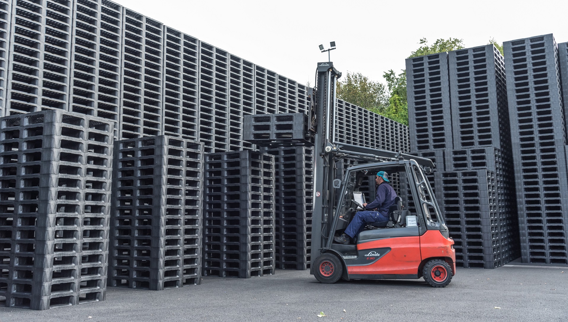 Plastic pallets from recycled materials in AVK stock facilities