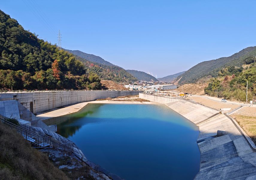 Energy transition with large scale pumped storage