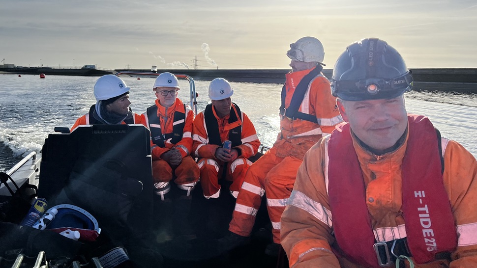 Speed boat ride to the Queen Mother Reservoir