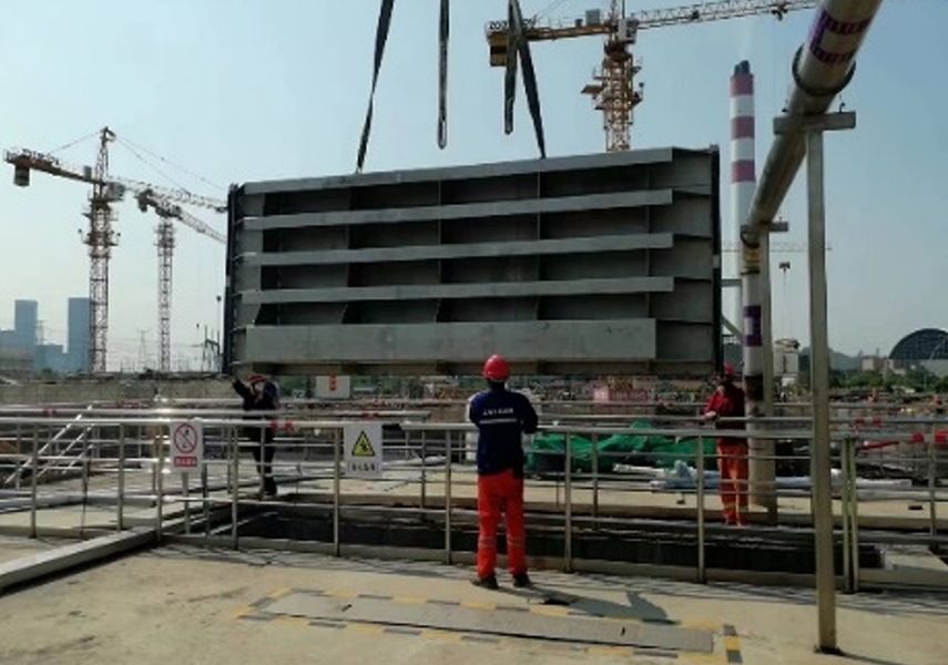 AVK weir gate being installed at the Zhuyuan wastewater treatment plant in Shanghai