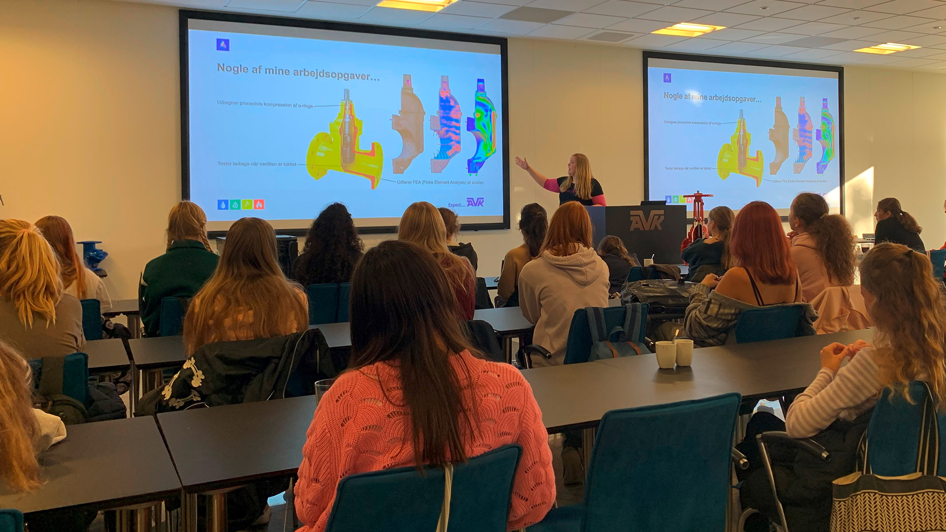 Mille giving presentation at AVK for girls day in science 2022