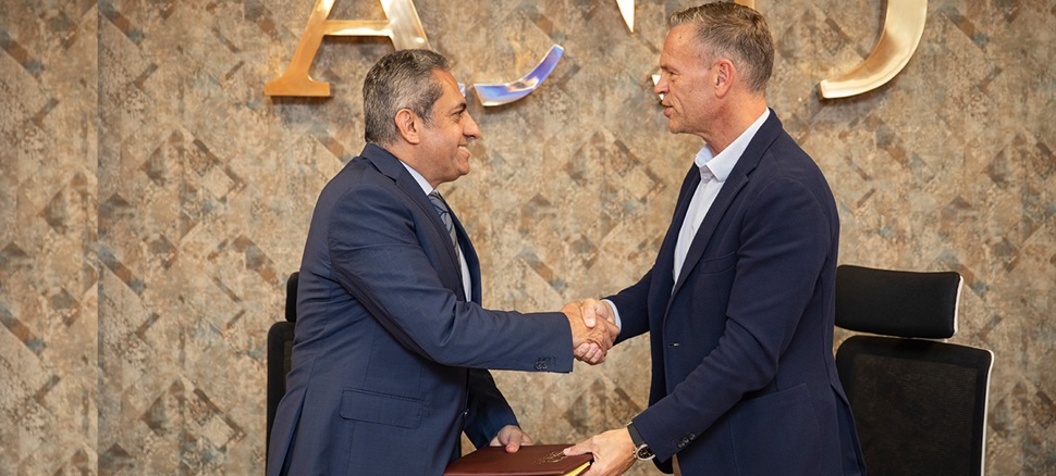 Handshake to celebrate good cooperation and AVK Gulf's largest order to date