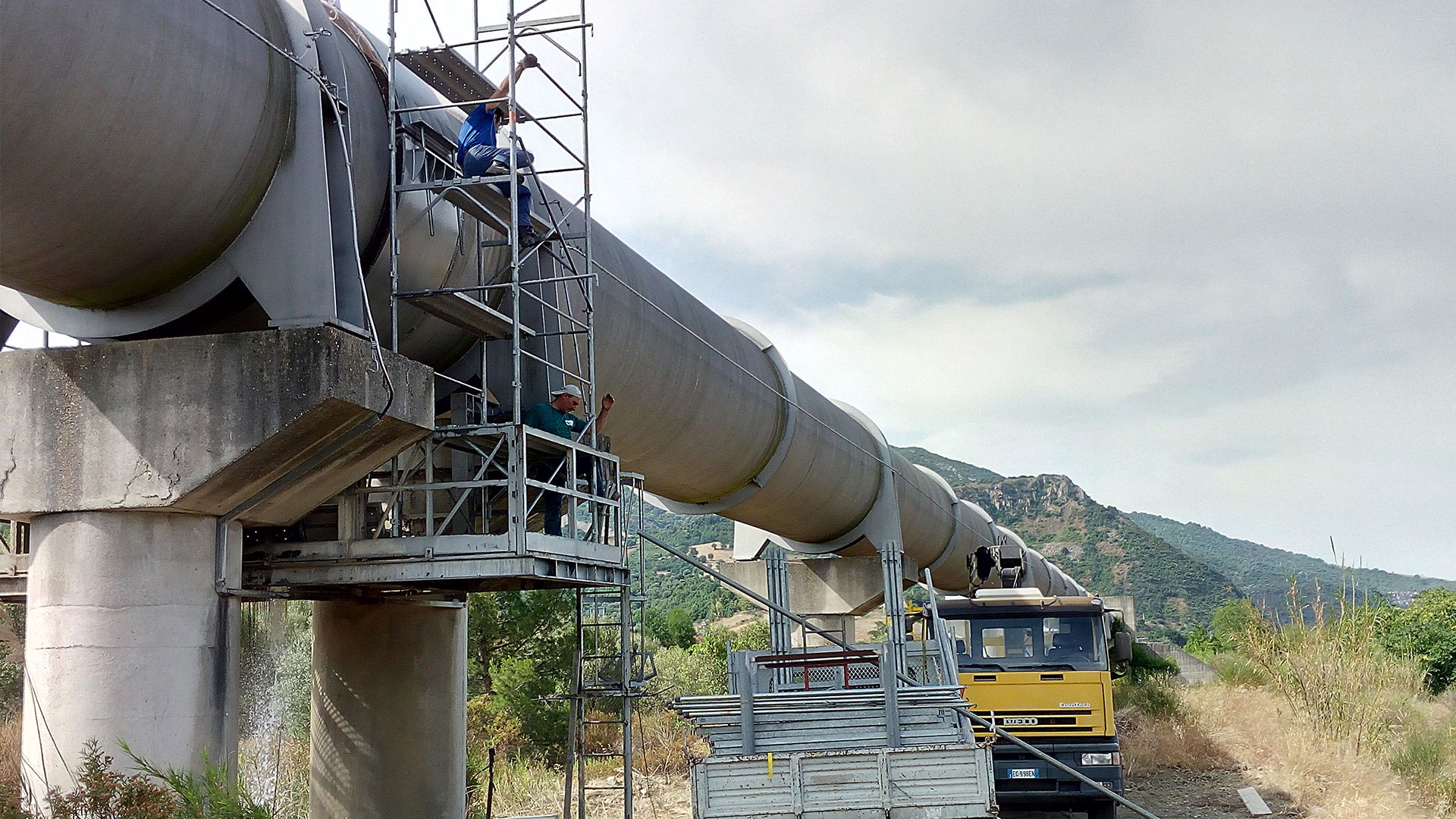 Hydro Stop socket encapsulation couplings used for repairing a leaking socket joints on the biggest pipeline in Southern Italy